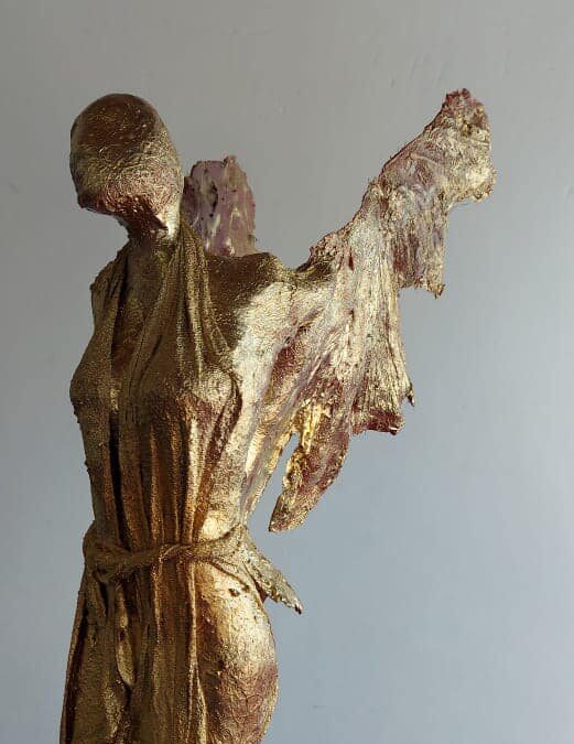 Escultura en homenaje a las mujeres