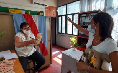 Entrega de presente a trabajadoras municipales