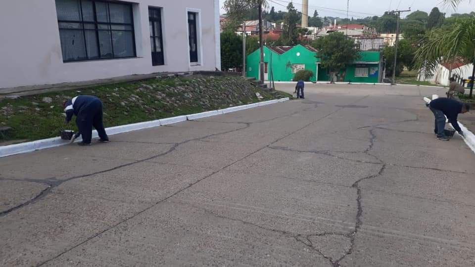 Trabajo de trazado vial y delimitación urbana.