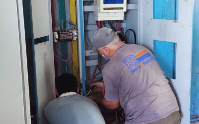 Instalan los nuevos bancos capacitores para la planta potabilizadora y la planta levadora de la ciudad.