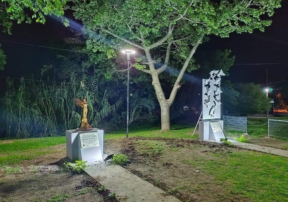 Iluminación de esculturas en la plazoleta de la madre Santaelenenses.