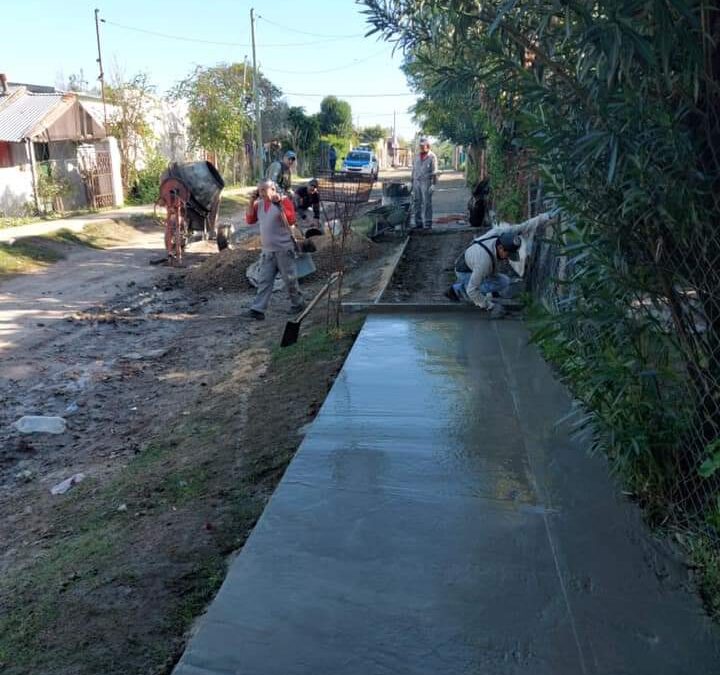 Construcción y reparación de veredas barrio Hipolito Irigoyen.