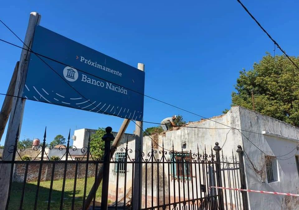 Comenzó la demolición del inmueble para la construcción de la nueva sede del Banco Nación de Santa Elena.