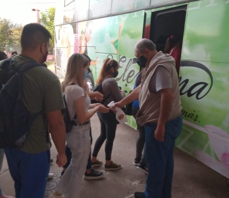 El Municipio de Santa Elena comenzó a entregar la Beca del boleto estudiantil gratuito.