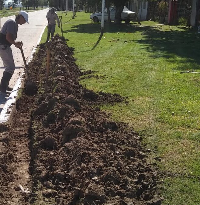 Trabajo de mejoras con extensión de cañerías y relevamiento integral de red de agua en barrio Fátima.