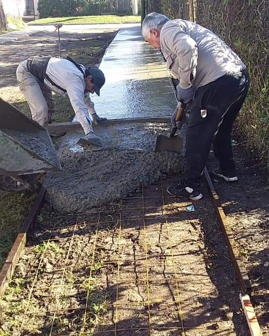 Construcción y reparación de veredas en barrio Hipólito Irigoyen.
