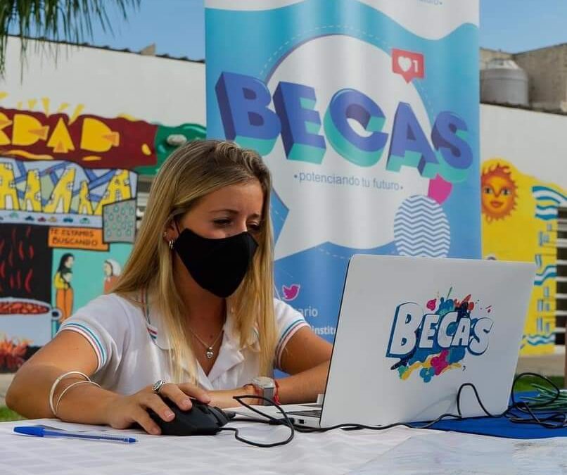 Aumento en becas de nivel secundario.