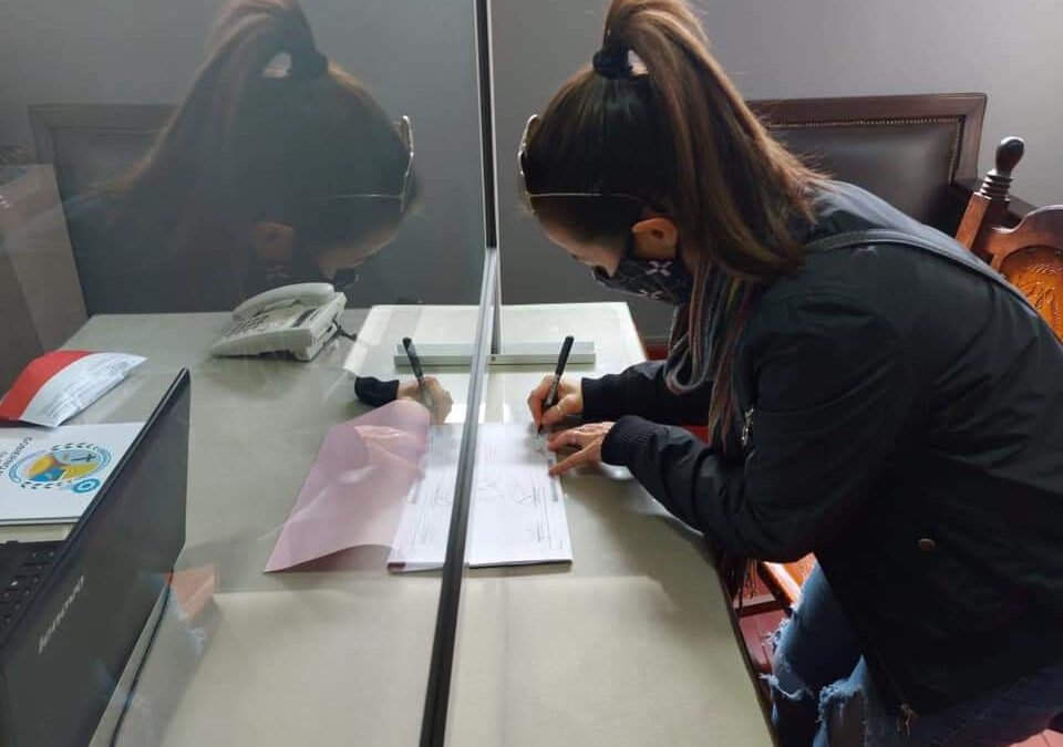 El municipio de Santa Elena entrega aporte económico para jornada de castración animal.