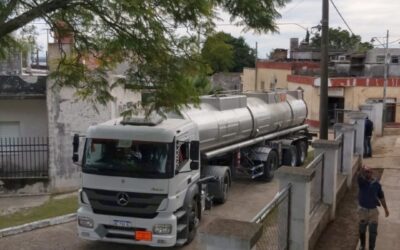 Nueva carga de sulfato de aluminio para el tratamiento del agua en Santa Elena.