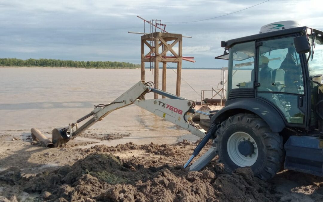 Por la bajante, se extienden los extractores de agua en la toma de zona costanera.