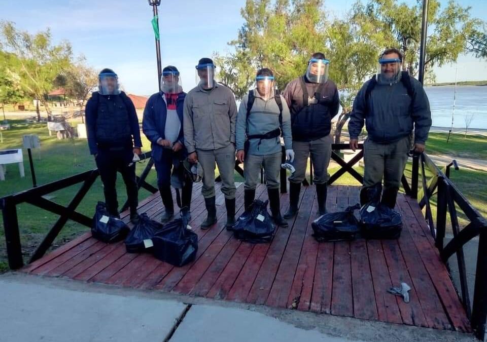 Entrega de indumentaria para el personal municipal.