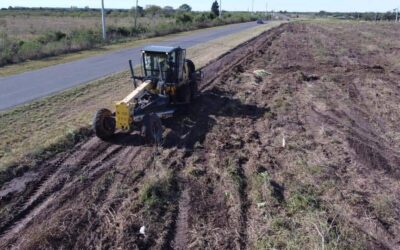 Tareas de desmantelamiento en el ingreso a la ciudad.