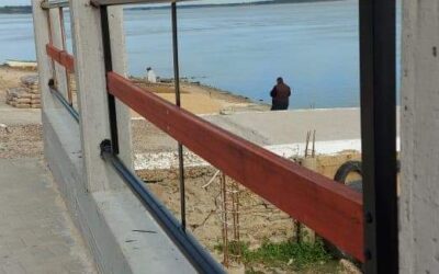 Colocación de nuevos diseños en barandas de seguridad en zona costanera.