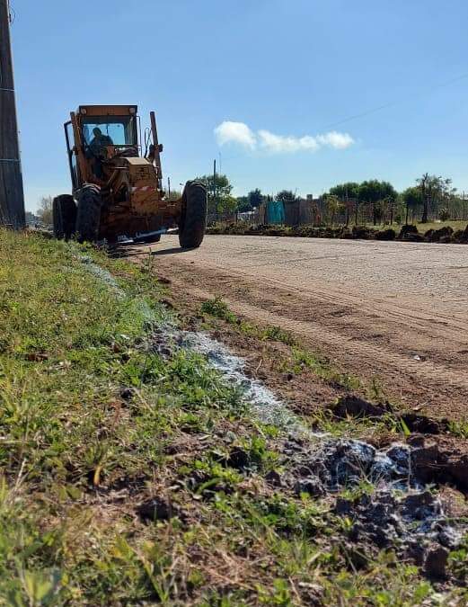 Comenzó la construcción del cordón cuneta en la calle Camilo Badía.