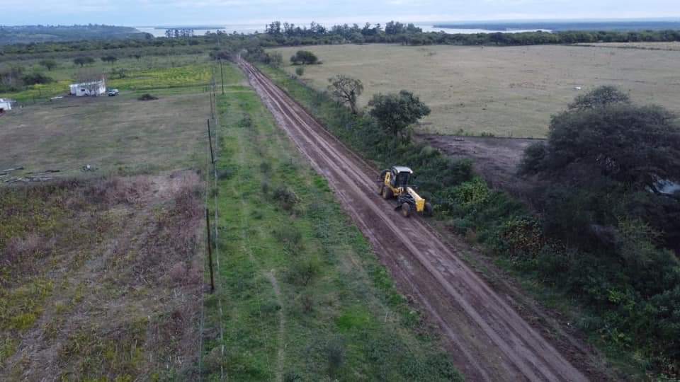 Continúan las tareas de mantenimiento y mejoras de caminos productivos rurales.