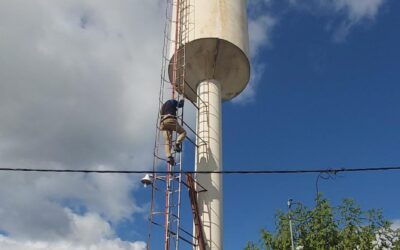 Mantenimiento de bomba en el barrio 120 Viviendas.