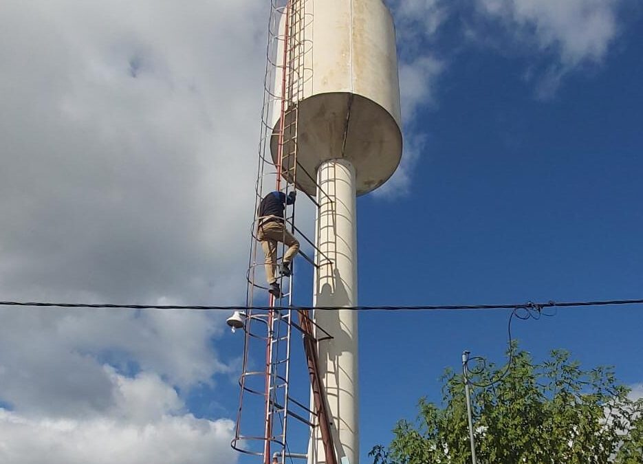 Mantenimiento de bomba en el barrio 120 Viviendas.