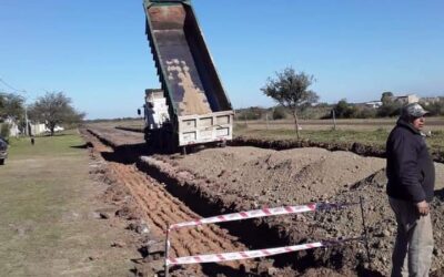 Continúa la construcción de cordón cuneta en calle Camilo Badía.