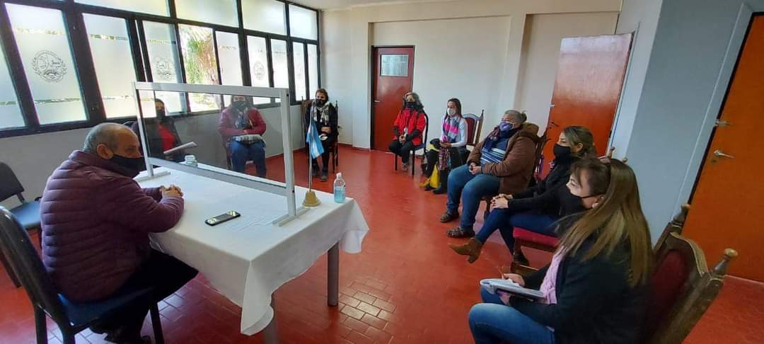 Proyectan la creación de una escuela municipal de oficios y un programa de apoyo escolar.