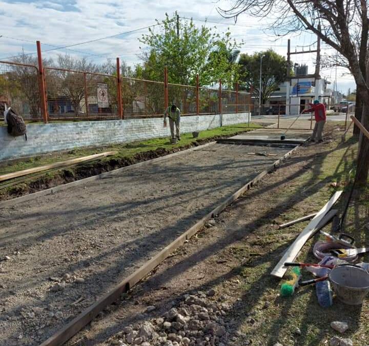 Construcción de veredas en el colegio General Manuel Belgrano.