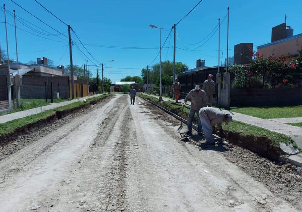 Tareas preliminares de pavimentación en el barrio La Cañada.