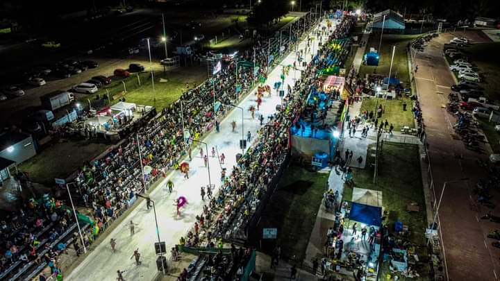 MILES DE ESPECTADORES DISFRUTARON DE LA CUARTA NOCHE DEL CARNAVAL EN SANTA ELENA.