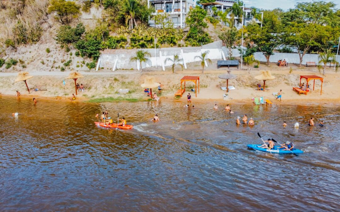 Encuentro de natación y remo en la ciudad.