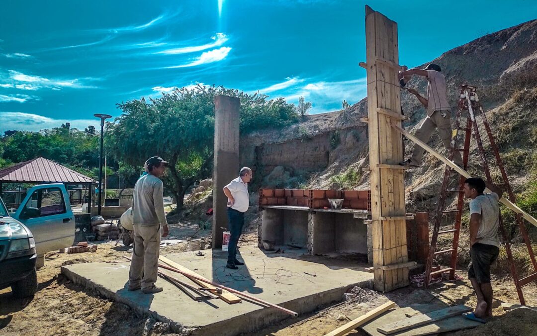 Construccion de nuevos quinchos en zona costanera.