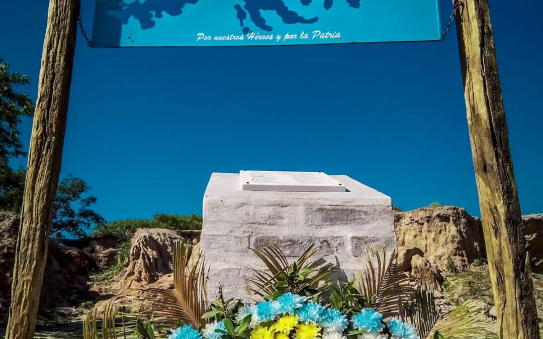 Ofrenda floral en el monumento a Héroes de Malvinas