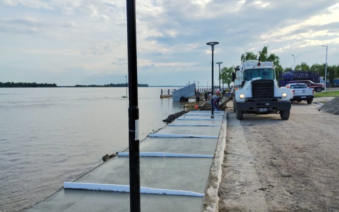 Avanza la construcción de las nuevas veredas y parquizado de la costanera sur.