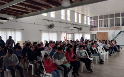 Inician capacitaciones laborales remuneradas para 120 chicos y chicas.