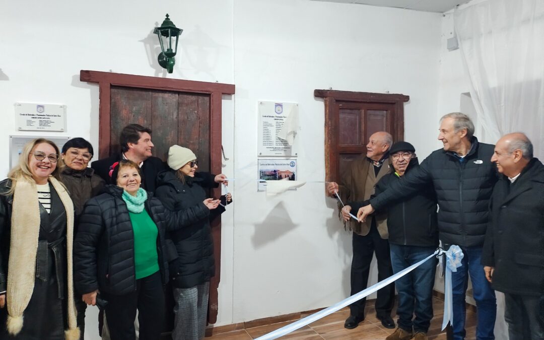 El Intendente Daniel Rossi y la Senadora Departamental Patricia Díaz participaron de la inauguración del Círculo de Policías Retirados de la ciudad, ubicado en la antigua Comisaría.